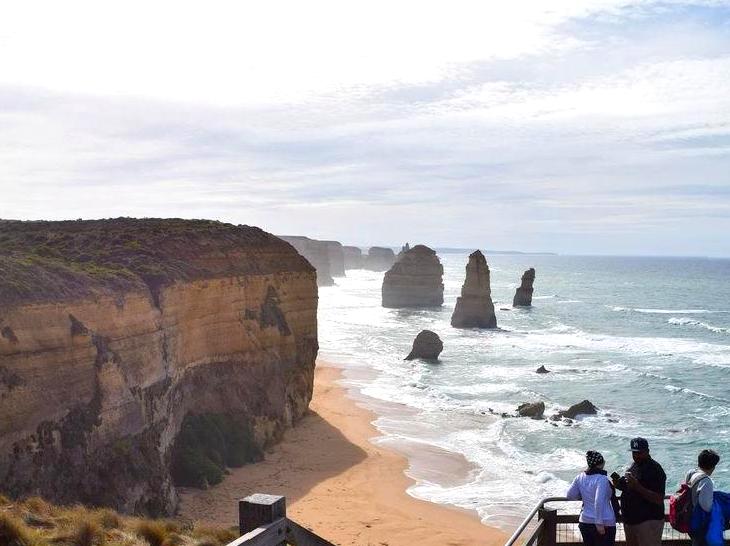 Scenic Helicopter Ride: Aerial Vistas of the Great Ocean Road