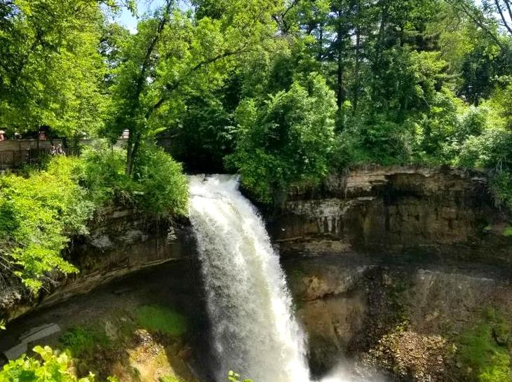 Exploring the Beauty of Minnehaha Falls: A Guide